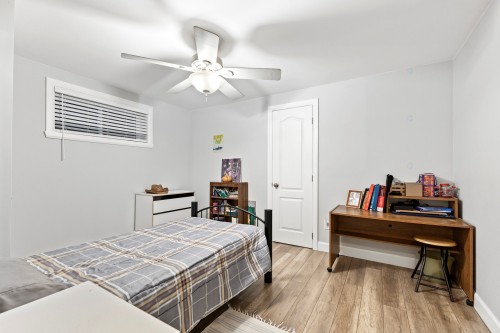Chambre à coucher - 225 Rue Ste-Catherine, Saint-Polycarpe, QC - Indoor Photo Showing Bedroom