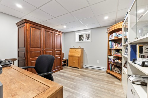 Chambre à coucher - 225 Rue Ste-Catherine, Saint-Polycarpe, QC - Indoor Photo Showing Office
