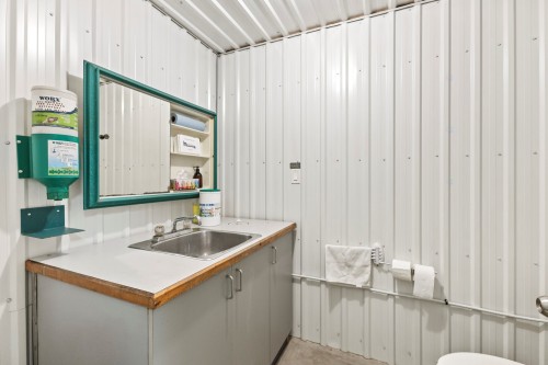 Salle d'eau - 225 Rue Ste-Catherine, Saint-Polycarpe, QC - Indoor