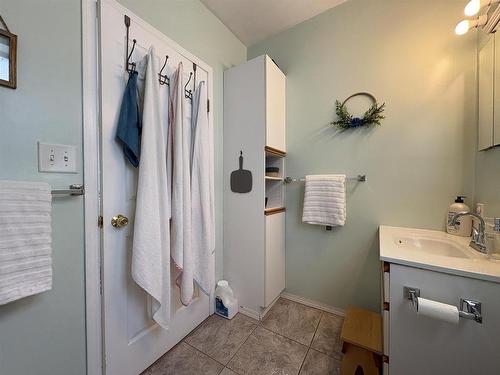 523 First Street E, Fort Frances, ON - Indoor Photo Showing Bathroom