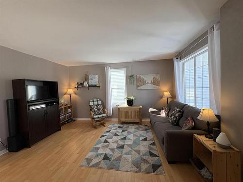 523 First Street E, Fort Frances, ON - Indoor Photo Showing Living Room
