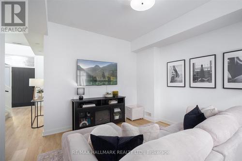 53 Wood Street E, Hamilton, ON - Indoor Photo Showing Living Room