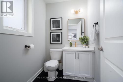 53 Wood Street E, Hamilton, ON - Indoor Photo Showing Bathroom