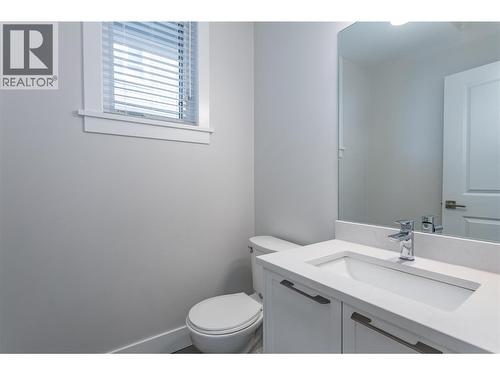 13098 Shoreline Way Unit# 68, Lake Country, BC - Indoor Photo Showing Living Room