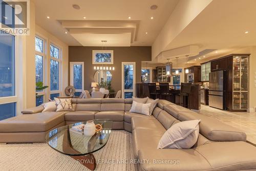 164A Lakeshore Road, St. Catharines, ON - Indoor Photo Showing Living Room
