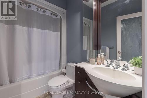 164A Lakeshore Road, St. Catharines, ON - Indoor Photo Showing Bathroom