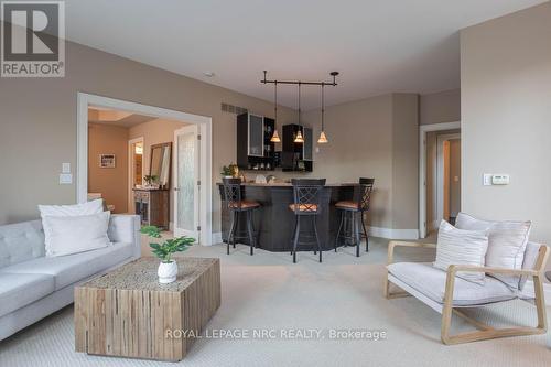 164A Lakeshore Road, St. Catharines, ON - Indoor Photo Showing Living Room
