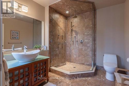 164A Lakeshore Road, St. Catharines, ON - Indoor Photo Showing Bathroom