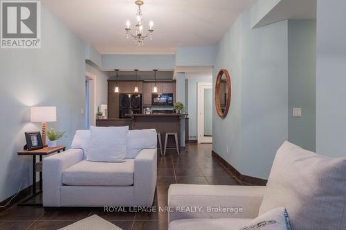 164A Lakeshore Road, St. Catharines, ON - Indoor Photo Showing Living Room
