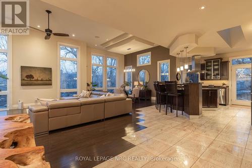164A Lakeshore Road, St. Catharines, ON - Indoor Photo Showing Living Room