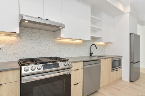 304-1114 Samar Cres, Langford, BC - Indoor Photo Showing Kitchen With Upgraded Kitchen