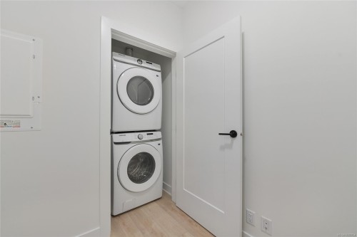 304-1114 Samar Cres, Langford, BC - Indoor Photo Showing Laundry Room
