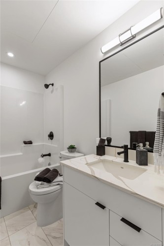 407-1114 Samar Cres, Langford, BC - Indoor Photo Showing Bathroom