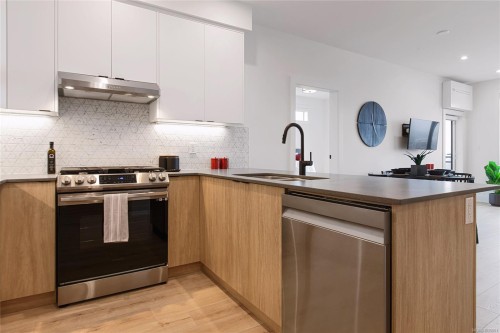 501-1114 Samar Cres, Langford, BC - Indoor Photo Showing Kitchen With Upgraded Kitchen