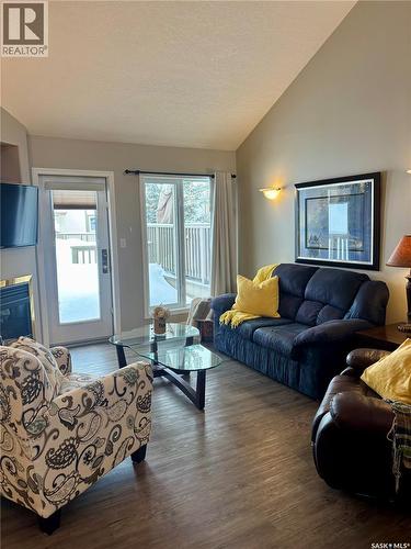 66 Eagle View Way, Elk Ridge, SK - Indoor Photo Showing Living Room