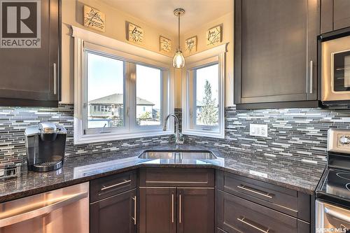 200 Clubhouse Boulevard E, Warman, SK - Indoor Photo Showing Kitchen With Upgraded Kitchen