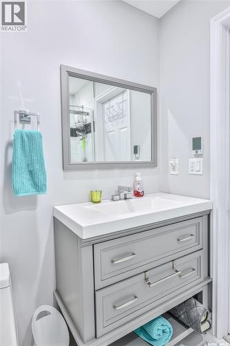 200 Clubhouse Boulevard E, Warman, SK - Indoor Photo Showing Bathroom