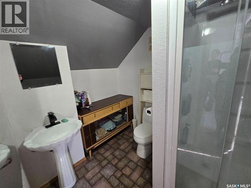 107 Van Horne Street, Windthorst, SK - Indoor Photo Showing Bathroom