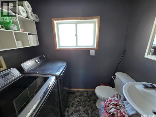 107 Van Horne Street, Windthorst, SK - Indoor Photo Showing Laundry Room