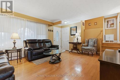 57 Meredith Drive, St. Catharines (Carlton/Bunting), ON - Indoor Photo Showing Living Room