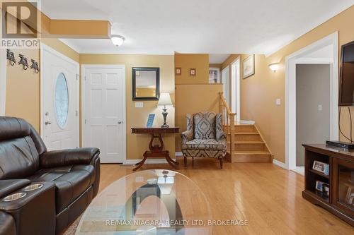57 Meredith Drive, St. Catharines (Carlton/Bunting), ON - Indoor Photo Showing Living Room