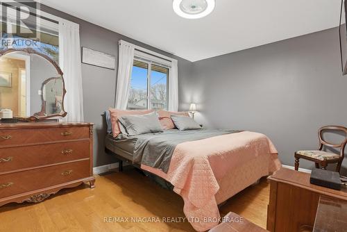 57 Meredith Drive, St. Catharines (Carlton/Bunting), ON - Indoor Photo Showing Bedroom