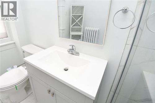 103 Sherman Avenue S, Hamilton, ON - Indoor Photo Showing Bathroom