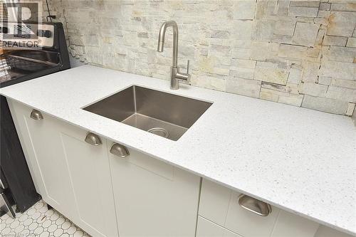 103 Sherman Avenue S, Hamilton, ON - Indoor Photo Showing Kitchen