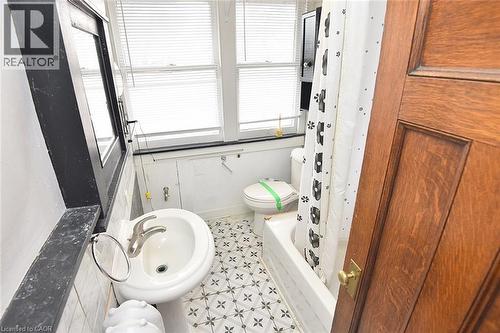 103 Sherman Avenue S, Hamilton, ON - Indoor Photo Showing Bathroom