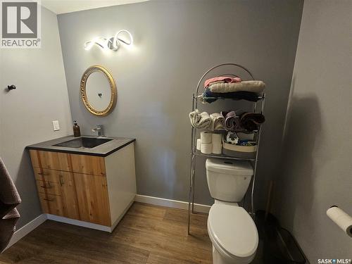 20 15Th Avenue Se, Swift Current, SK - Indoor Photo Showing Bathroom