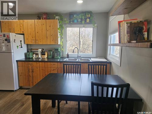 20 15Th Avenue Se, Swift Current, SK - Indoor Photo Showing Kitchen With Double Sink