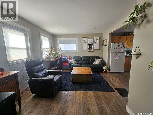 20 15Th Avenue Se, Swift Current, SK - Indoor Photo Showing Living Room