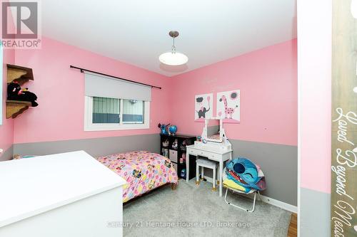 Bedroom 2 - 211 Grantham Avenue, St. Catharines (Facer), ON - Indoor Photo Showing Bedroom