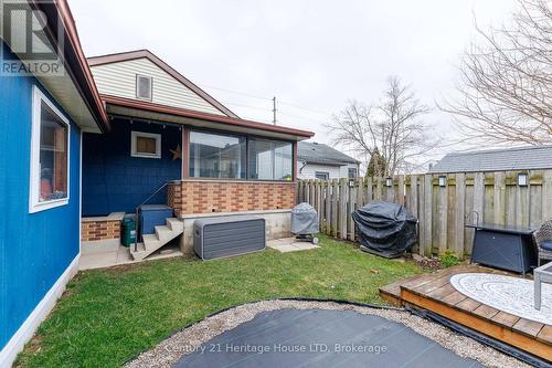 Covered back porch - 211 Grantham Avenue, St. Catharines (Facer), ON - Outdoor With Deck Patio Veranda