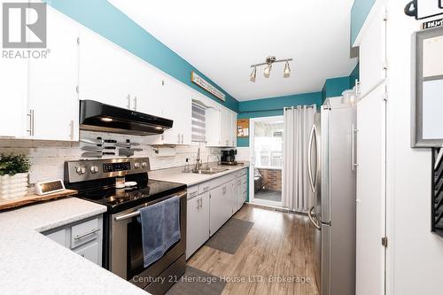Kitchen - 211 Grantham Avenue, St. Catharines (Facer), ON - Indoor Photo Showing Kitchen With Stainless Steel Kitchen With Double Sink