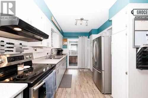 Kitchen - 211 Grantham Avenue, St. Catharines (Facer), ON - Indoor Photo Showing Kitchen With Stainless Steel Kitchen With Double Sink