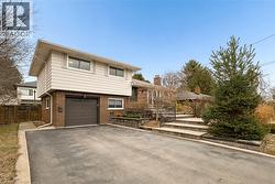 19 DOUGLAS Road  Ancaster, ON L9G 2E2