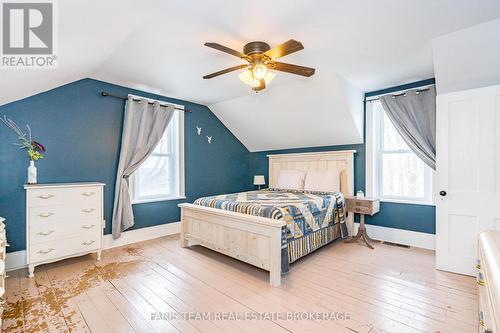 4047 Horseshoe Valley Road W, Springwater, ON - Indoor Photo Showing Bedroom