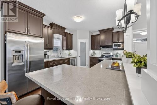Kitchen - 46 Colin Avenue, Tillsonburg, ON - Indoor Photo Showing Kitchen With Upgraded Kitchen