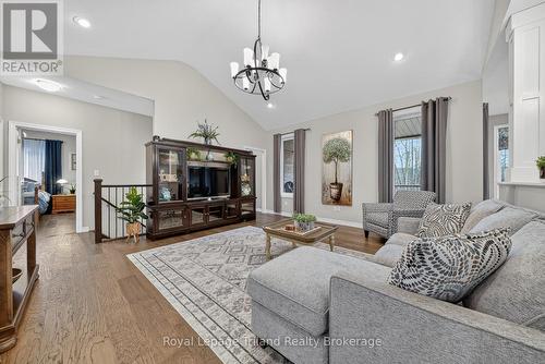 Living Room with vaulted ceiling - 46 Colin Avenue, Tillsonburg, ON - Indoor Photo Showing Living Room