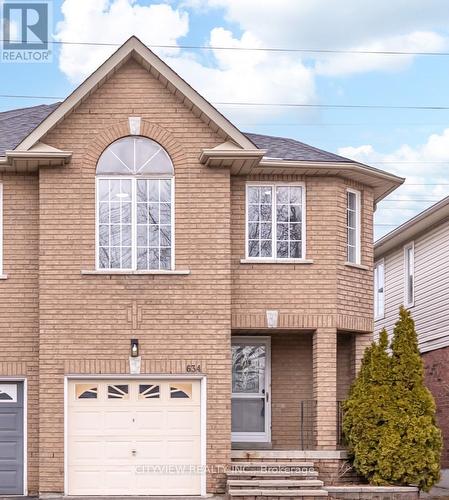 634 AMARETTO AVENUE  Pickering, ON L1X 2V2