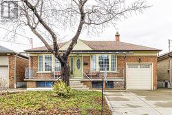 382 HILLMOUNT AVENUE Toronto, ON M6B 1Y8