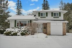 34 BEVERLY STREET Ottawa, ON K2S 0S2