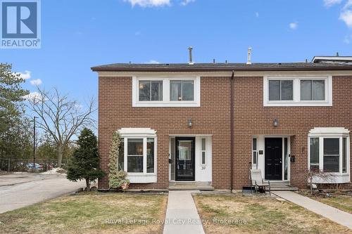 39 - 121 BAGOT STREET  Guelph (Junction/Onward Willow), ON N1H 5T8