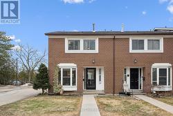 39 - 121 BAGOT STREET Guelph (Junction/Onward Willow), ON N1H 5T8