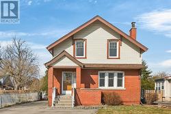 257 QUEENSDALE AVENUE E  Hamilton, ON L9A 1L3
