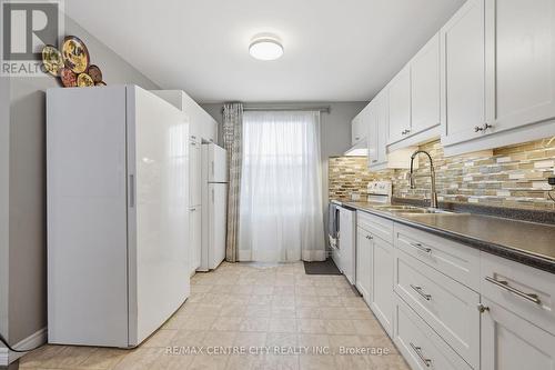 44 - 159 Deveron Crescent, London South (South T), ON - Indoor Photo Showing Kitchen With Double Sink