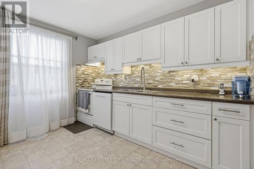 44 - 159 Deveron Crescent, London South (South T), ON - Indoor Photo Showing Kitchen With Double Sink
