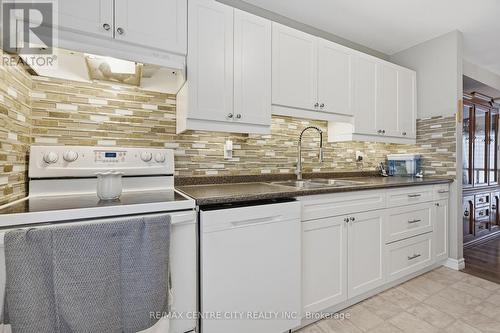 44 - 159 Deveron Crescent, London South (South T), ON - Indoor Photo Showing Kitchen With Double Sink