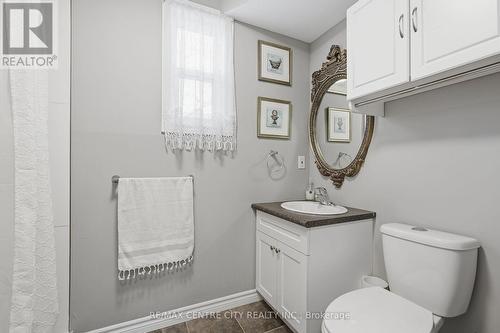 44 - 159 Deveron Crescent, London South (South T), ON - Indoor Photo Showing Bathroom